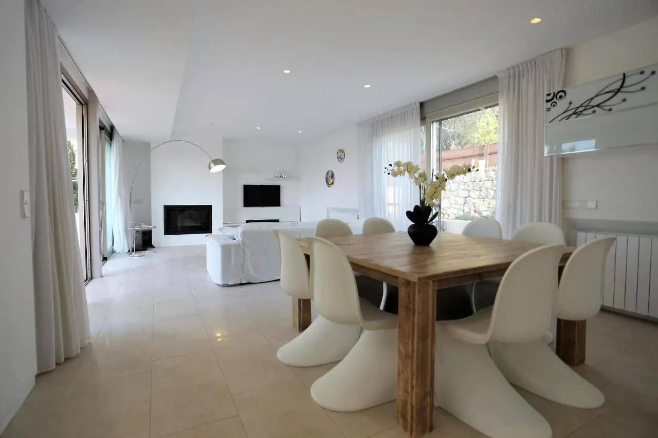 Modern Villa Montecristo