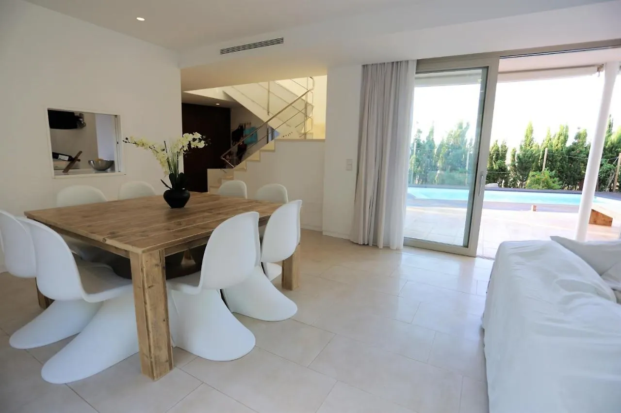 Modern Villa Montecristo